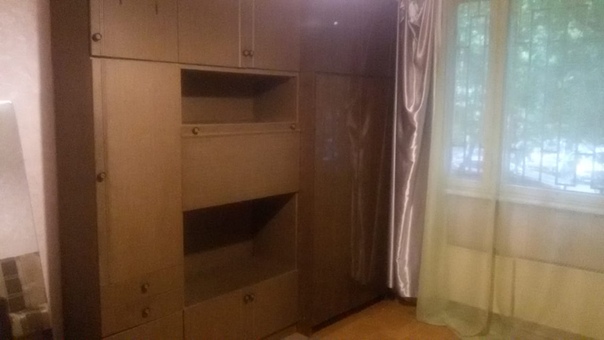 Фото: Уютная комната ждет свою новую хозяйку!  <br>М. Отрадное<br> В комнате имеется раскладной диван, вместительный шкаф, стол, стул, кресло.В общем все, что нужно для жизни))<br>Квартира 3-х комнатная, одна комната закрыта и не сдается. Во второй живу я. <br> В квартире большая кухня с удобным диваном. Из техники имеется: вместительный холодильник, плита с духовкой, микроволновка, чайник, миксер, мясорубка. Есть вся необходимая посуда от сковородки до фужера. Всем этим можно пользоваться! <br> Туалет раздельный. Есть стиральная машинка.<br> Коридор просторный. Много шкафов. Так что если вещей много, то будет где разместиться. А для любителей почитать, бонус в виде обширной книжной библиотеки (тоже можно пользоваться)<br> Месторасположение отличное! Ул. Декабристов, д.20, корп.3, 1 этаж. Третий дом от метро, идти 5 минут. До центра можно добраться за 30 минут . Рядом с домом есть магазины Пятерочка, Билла, Спар, Карусель, Вкусвилл. Неподалеку Ашан. Есть круглосуточные магазины, аптеки, салоны красоты, поликлиника. Рядом с метро – торговый центр Вавилон с кинотеатром. Много кафешек .  Для любителей спорта –тренажерные залы, йога, танцы, стадионы, теннисный корт .  Недалеко от дома парк Отрада, парк Свиблово, можно пешком дойти до Ботанического сада. <br><br> Стоит эта красота 20.000 руб. В эту сумму уже включены коммунальные услуги и интернет!<br> Посмотреть можно с 20:00 в будние дни, а в выходные по договоренности. Пиши в ЛС<br><br>P.S. Квартира эта считается волшебной. Все, кто сюда въезжал одиноким, в скором времени находил свою половинку. За последние несколько лет уже 3 свадьбы! 