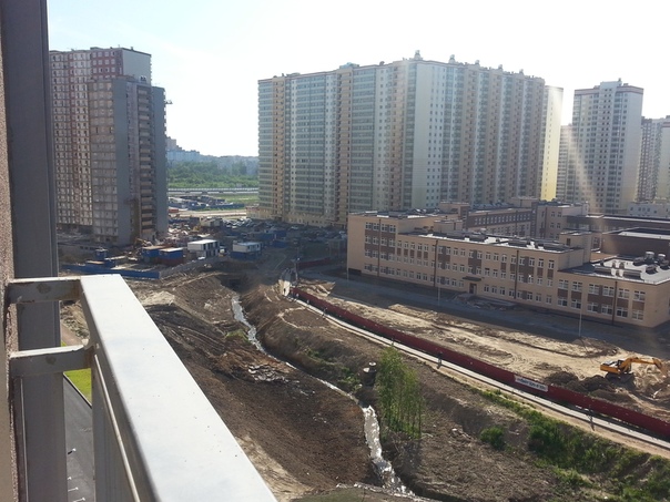 Фото: Сдам в аренду на длительный срок, без посредников, квартиру-студию, находящуюся действительно в 5 минутах от метро Девяткино - бульвар Менделеева 3.<br><br>С балкона 11го этажа открывается отличный вид на набережную и бульвар. Дому 3 года, вся инфраструктура есть и жизнь вокруг кипит. Стройки у всех закончились, никто не шумит и мусор не носят.<br><br>В доме просто Великолепная шумоизоляция. Потолки 2,80. Квартира чистая и новая, есть всё необходимое для жизни:<br><br>Санузел в кафеле, душевая кабина, стиральная машина, сушилка на балконе.<br><br>Кухня с высоченными шкафами, плита, микроволновка, холодильник.<br><br>Есть открытый шкаф для одежды, прихожая, зеркала, 2 дивана-книжки, WiFi-роутер.<br><br>Телика и духовки нет.<br><br>Аренда только на долгий срок и только нормальным людям!<br><br>19т.р. +коммунальные платежи.<br>+залог за 1мес.<br><br>Звоните +79119211191 или пишите vk.com/dojor1