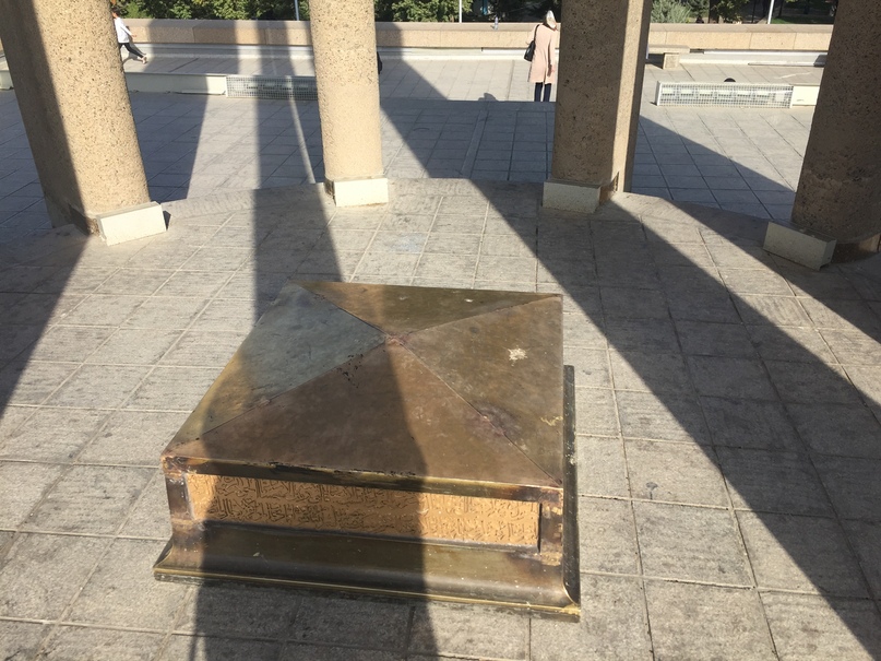 Иран 4. Гробницы Авиценны 4