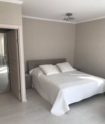 м.Академическая 900 м <br>ул Большая Черёмушкинская, 20к4 <br>Сдам очень уютную и светлую студию, рядом с метро. Квартира полностью меблирована, все для комфортного проживания есть. <br>Можно с детьми и животными. Сдача приезжим и студентам рассматривается. <br>Цена 29000т.р <br>+7 (925) 270-82-24 - фото Фото: м.Академическая 900 м <br>ул Большая Черёмушкинская, 20к4 <br>Сдам очень уютную и светлую студию, рядом с метро. Квартира полностью меблирована, все для комфортного проживания есть. <br>Можно с детьми и животными. Сдача приезжим и студентам рассматривается. <br>Цена 29000т.р <br>+7 (925) 270-82-24