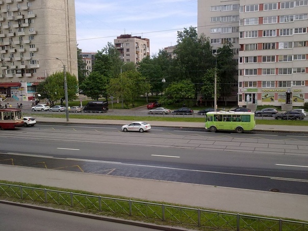 Сдам комнату. Напрямую от хозяина. Комната одноместная, метраж 13 квадратов. Васлеостровский район 500 метров от метро Приморская.<br>В квартире проживают молодой человек и его мама. Не могу сдать уже пол-года хз почему :( Всем добра.<br>8-962-729-1896 - фото Фото: Сдам комнату. Напрямую от хозяина. Комната одноместная, метраж 13 квадратов. Васлеостровский район 500 метров от метро Приморская.<br>В квартире проживают молодой человек и его мама. Не могу сдать уже пол-года хз почему :( Всем добра.<br>8-962-729-1896