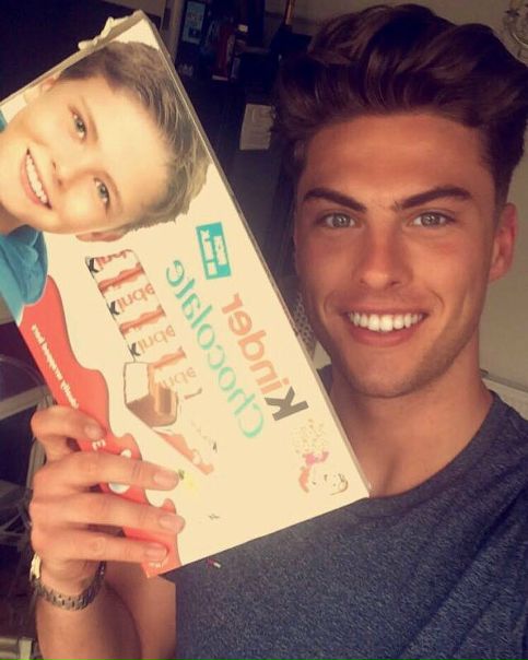Узнаете его Джош Бейтсон, мальчик из рекламы Kinder Chocolate вырос