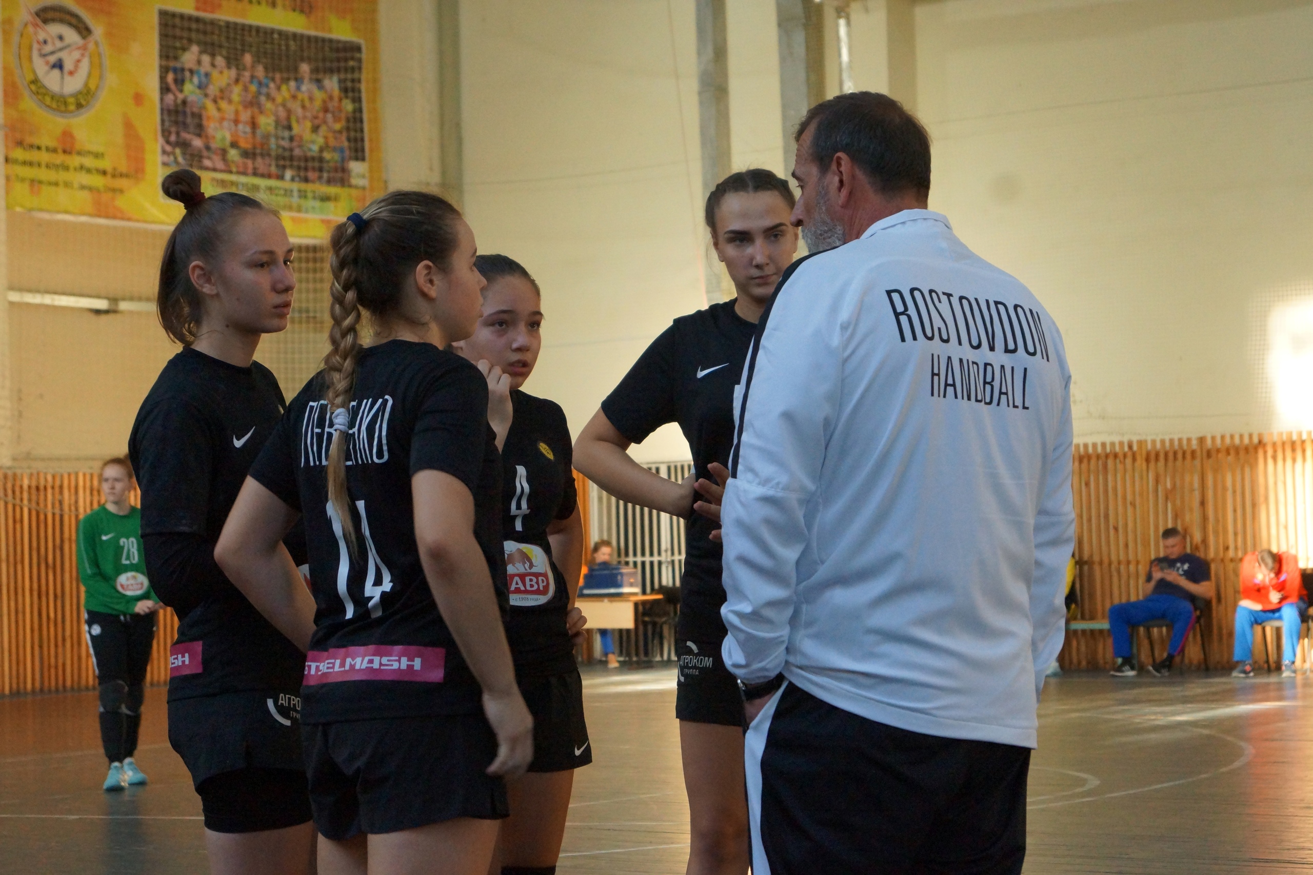 Спорт ростовской области. Ростовское училище олимпийского резерва. Бокс РОУОР фото.