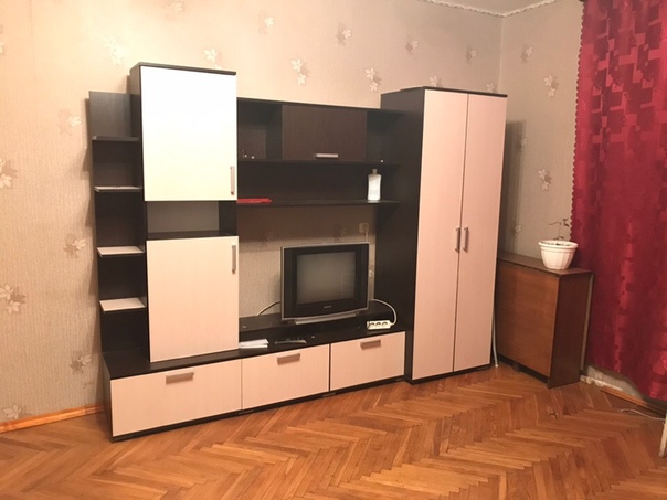 Сдам 1 комнатную квартиру недалеко от метро Большевиков и дыбенко.<br>Солидарности 12к2<br><br>Комната 18 м (имеется диван, стенка, телевизор, стол)<br><br>Кухня (имеется гарнитур, стиральная машина, микроволновка)<br> <br>16000 плюс вода, свет, газ<br>10000 залог - фото Фото: Сдам 1 комнатную квартиру недалеко от метро Большевиков и дыбенко.<br>Солидарности 12к2<br><br>Комната 18 м (имеется диван, стенка, телевизор, стол)<br><br>Кухня (имеется гарнитур, стиральная машина, микроволновка)<br> <br>16000 плюс вода, свет, газ<br>10000 залог