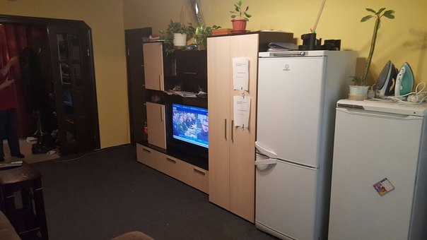 Приглашаем гостей в очень уютный хостел, рядом с центром Москвы, 200 метров от метро Дмитровская. <br>Стоимость проживания всего 8 000 руб. в месяц. <br>Очень удобное расположение! Развитая инфраструктура, супермаркеты, торговые центры, кафе, рестораны, рядом ж/д станция Дмитровская и метро Дмитровская, стоматология. До центра Москвы – 2 станции метро. <br><br>У нас отдельные мужские и женские комнаты. Имеется всё для комфортного проживания (указанное ниже входит в стоимость проживания): <br>- Дорогие ортопедические матрасы. <br>- Комната отдыха с ТВ. <br>- Бесплатный Wi-Fi. <br>- Постельное белье, полотенца. <br>- Стиральная машина. <br>- Гладильные доски и утюг. <br>- 2 санузла, ванная. <br>- Кухня и кухонные принадлежности. <br>- Влажная уборка ежедневно. <br>Домашний уют и благоприятная атмосфера не оставят Вас равнодушными. <br><br>Возможно проживание и оплата за более короткий срок. <br><br>Ждем Вас! До встречи! <br>Конт. тел.: 8 (915) 021-51-22, Александр - фото Фото: Приглашаем гостей в очень уютный хостел, рядом с центром Москвы, 200 метров от метро Дмитровская. <br>Стоимость проживания всего 8 000 руб. в месяц. <br>Очень удобное расположение! Развитая инфраструктура, супермаркеты, торговые центры, кафе, рестораны, рядом ж/д станция Дмитровская и метро Дмитровская, стоматология. До центра Москвы – 2 станции метро. <br><br>У нас отдельные мужские и женские комнаты. Имеется всё для комфортного проживания (указанное ниже входит в стоимость проживания): <br>- Дорогие ортопедические матрасы. <br>- Комната отдыха с ТВ. <br>- Бесплатный Wi-Fi. <br>- Постельное белье, полотенца. <br>- Стиральная машина. <br>- Гладильные доски и утюг. <br>- 2 санузла, ванная. <br>- Кухня и кухонные принадлежности. <br>- Влажная уборка ежедневно. <br>Домашний уют и благоприятная атмосфера не оставят Вас равнодушными. <br><br>Возможно проживание и оплата за более короткий срок. <br><br>Ждем Вас! До встречи! <br>Конт. тел.: 8 (915) 021-51-22, Александр