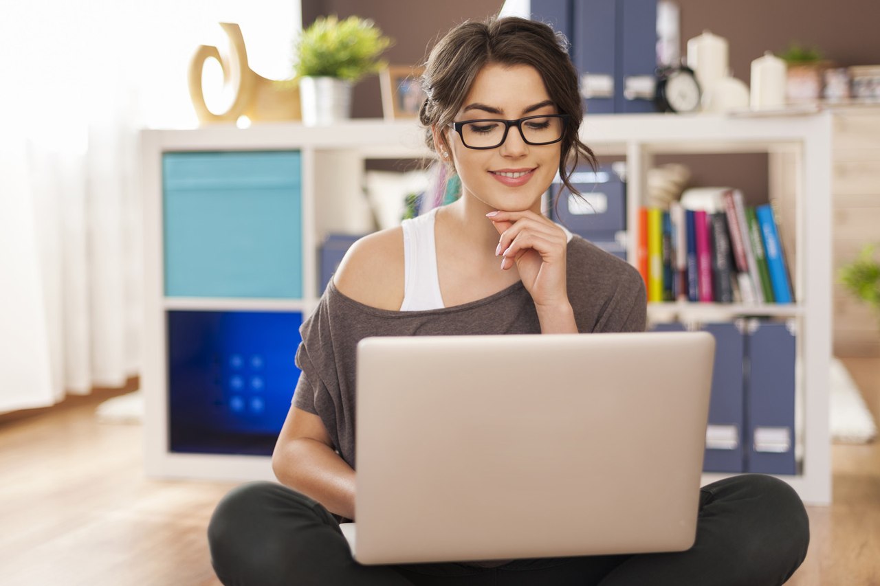 nymph-with-laptop-pc