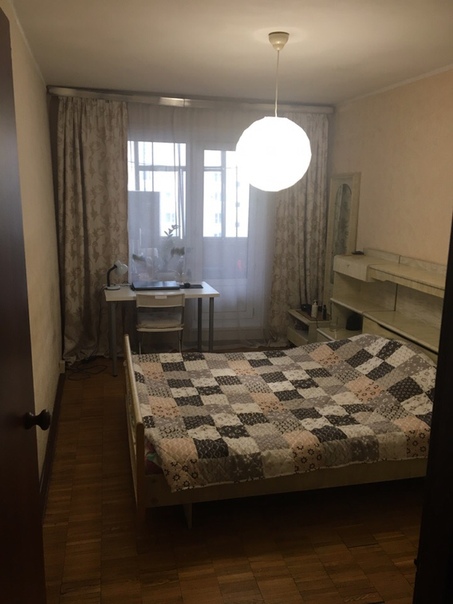 Срочно сдаётся комната в трехкомнатной квартире по адресу: г. Москва, ул. Корнейчука, д. 58 (м. Бибирево).<br>Для заселения рассматривается только одна девушка. В комнате есть двухместная кровать, шкаф, балкон. В квартире есть стиральная машина, холодильник, микроволновка, wi fi, санузел раздельный.<br>Стоимость аренды 15 000 руб. в месяц, депозит 15 000 руб. Оплата коммунальных по счетчикам (в среднем 1 000 руб. с человека). Хозяин квартиры отличный, оплату принимает на карту (каждое 20 число).<br>Требование к претенденту:<br>ответственность в вопросах оплаты;<br>чистоплотность (по очереди раз в неделю генуборка общих мест);<br>уважение к чужому имуществу и пространству;<br>без животных и детей.<br>В соседней комнате проживает девушка с парнем, в другой комнате девушка.<br>Комната сдается с 13 апреля.<br>По всем вопросам писать на Вотцап 8 (968) 845-85-01<br><br> Ильин - фото Фото: Срочно сдаётся комната в трехкомнатной квартире по адресу: г. Москва, ул. Корнейчука, д. 58 (м. Бибирево).<br>Для заселения рассматривается только одна девушка. В комнате есть двухместная кровать, шкаф, балкон. В квартире есть стиральная машина, холодильник, микроволновка, wi fi, санузел раздельный.<br>Стоимость аренды 15 000 руб. в месяц, депозит 15 000 руб. Оплата коммунальных по счетчикам (в среднем 1 000 руб. с человека). Хозяин квартиры отличный, оплату принимает на карту (каждое 20 число).<br>Требование к претенденту:<br>ответственность в вопросах оплаты;<br>чистоплотность (по очереди раз в неделю генуборка общих мест);<br>уважение к чужому имуществу и пространству;<br>без животных и детей.<br>В соседней комнате проживает девушка с парнем, в другой комнате девушка.<br>Комната сдается с 13 апреля.<br>По всем вопросам писать на Вотцап 8 (968) 845-85-01<br><br> Ильин
