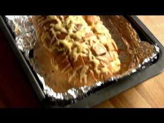 ХЛЕБ запеченный с сыром и чесноком