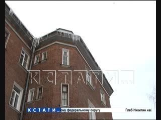 Ледовое побоище - первая жертва падающих сосулек оказалась в больнице с пробитой головой