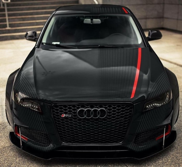 AUDI RS4 
