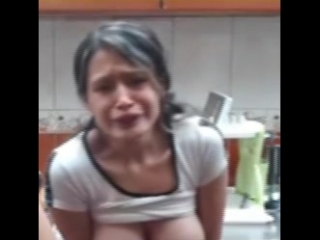 Сисястая мадам жестко мастурбирует на кухне (кончает оргазм masturbate orgasm sexy erotic) #сиськи #киска #дрочит #мастурбирует