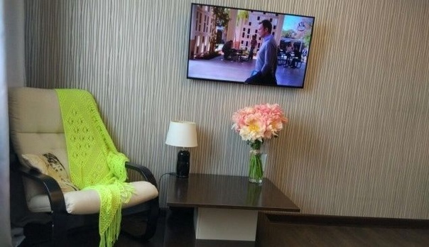 М. Строгино/улица Твардовского, 18к5 <br>Стоимость 27000/нет залога <br>Звонить 8-926-381-52-01 <br> <br>Сдается однокомнатная квартира на длительный срок. Сделан дорогой евроремонт. Кухонная техника, стиральная машина, вся мебель, два кондиционера, интернет, Ж/К телевизор, большой зеркальный шкаф-купе, большая ванна, с/у совмещен, есть балкон. Пешая доступность от метро (5-7 минут пешком), из квартиры открывается панорамный вид на Москву. Дом расположен на берегу Строгинской поймы, рядом Серебряный Бор. Возле дома расположен бассейн, теннисные корты, пляж, яхт-клуб, ресторан, продуктовые магазины. Рассмотрим славян девушку/мужчину/семейную пару. - фото Фото: М. Строгино/улица Твардовского, 18к5 <br>Стоимость 27000/нет залога <br>Звонить 8-926-381-52-01 <br> <br>Сдается однокомнатная квартира на длительный срок. Сделан дорогой евроремонт. Кухонная техника, стиральная машина, вся мебель, два кондиционера, интернет, Ж/К телевизор, большой зеркальный шкаф-купе, большая ванна, с/у совмещен, есть балкон. Пешая доступность от метро (5-7 минут пешком), из квартиры открывается панорамный вид на Москву. Дом расположен на берегу Строгинской поймы, рядом Серебряный Бор. Возле дома расположен бассейн, теннисные корты, пляж, яхт-клуб, ресторан, продуктовые магазины. Рассмотрим славян девушку/мужчину/семейную пару.