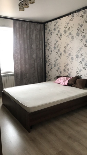 Сдам комнату <br>Комната в 2-к квартире 17 м на 4этаже 20 этажного дома! ЦЕНА 14.000 т.р Московская область Люберецкий район ПГТ Октябрьский ул. Школьная д.1 Ближайшее метро: Выхино, Котельники. 15-25 минут на транспорте!<br><br>Я девушка, сдаю комнату в двухкомнатной квартире, комнаты изолированные, жить будем вдвоём! В квартире хороший ремонт!Без залога и депозита, ищу срочно!Заселение в ближайшее время! Рядом имеются магазины, транспортная остановка! Все подробности по телефону звонить можно в любое время! ТЕЛ. +7 (915) 199-66-68 Бэлла.<br>Имеется: интернет, мебель, стиральная машина, холодильник, балкон, парковка, лифт. <br>Дом кирпичный, евро ремонт. Без посредников! - фото Фото: Сдам комнату <br>Комната в 2-к квартире 17 м на 4этаже 20 этажного дома! ЦЕНА 14.000 т.р Московская область Люберецкий район ПГТ Октябрьский ул. Школьная д.1 Ближайшее метро: Выхино, Котельники. 15-25 минут на транспорте!<br><br>Я девушка, сдаю комнату в двухкомнатной квартире, комнаты изолированные, жить будем вдвоём! В квартире хороший ремонт!Без залога и депозита, ищу срочно!Заселение в ближайшее время! Рядом имеются магазины, транспортная остановка! Все подробности по телефону звонить можно в любое время! ТЕЛ. +7 (915) 199-66-68 Бэлла.<br>Имеется: интернет, мебель, стиральная машина, холодильник, балкон, парковка, лифт. <br>Дом кирпичный, евро ремонт. Без посредников!