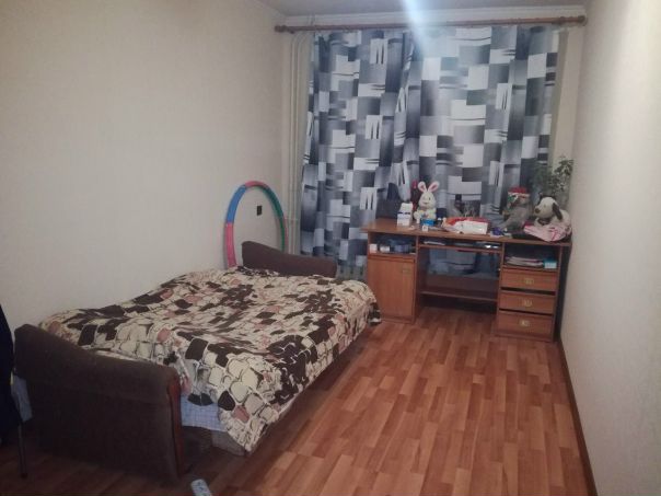 Сдается комната в двушке. <br>Люберецкий район. От метро Выхино либо 20 мин на электричке, либо немного больше на автобусе. Дом расположен в одной минуте от Малаховского парка и чудного озера, есть пляж. В соседнем доме продовольственный магазин, в пяти минутах Макдональдс, поблизости Пятерочка и Дикси. <br> <br>Присутствует все для комфортного проживания : свежий ремонт, стиральная машинка, WI-FI, холодильник, микроволновка, огромный новый шкаф, двуспальный диван, письменный стол, комод, немного посуды и тд. Добродушный сосед, рядом с домом имеется детская площадка. <br> <br>Стоимость аренды : 12 тысячи + залог. Пишите в личные сообщения. - фото Фото: Сдается комната в двушке. <br>Люберецкий район. От метро Выхино либо 20 мин на электричке, либо немного больше на автобусе. Дом расположен в одной минуте от Малаховского парка и чудного озера, есть пляж. В соседнем доме продовольственный магазин, в пяти минутах Макдональдс, поблизости Пятерочка и Дикси. <br> <br>Присутствует все для комфортного проживания : свежий ремонт, стиральная машинка, WI-FI, холодильник, микроволновка, огромный новый шкаф, двуспальный диван, письменный стол, комод, немного посуды и тд. Добродушный сосед, рядом с домом имеется детская площадка. <br> <br>Стоимость аренды : 12 тысячи + залог. Пишите в личные сообщения.