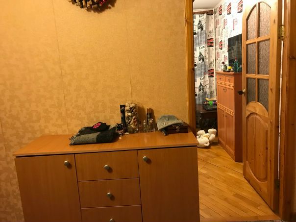 Москва<br>Собственник<br>Метро Озерная 10 минут пешком<br>Сдаю <br>Двух комнатную квартиру на улице Елены Колесовой в отличном состоянии. <br>Метро Озерная 10 минут пешком. Хороший ремонт. <br>3 этаж 12 этажного дома. Большой коридор, вся необходимая мебель и техника имеются. Туалет совмещен. <br>С балконом. <br>Развитая инфраструктура, все в шаговой доступности. <br>Сдаю на длительный срок. <br>Рассматриваем семью славян <br>(можно с животным) <br>Оплата помесячно 40000 это с коммунаркой + 100% залог за последний месяц. - фото Фото: Москва<br>Собственник<br>Метро Озерная 10 минут пешком<br>Сдаю <br>Двух комнатную квартиру на улице Елены Колесовой в отличном состоянии. <br>Метро Озерная 10 минут пешком. Хороший ремонт. <br>3 этаж 12 этажного дома. Большой коридор, вся необходимая мебель и техника имеются. Туалет совмещен. <br>С балконом. <br>Развитая инфраструктура, все в шаговой доступности. <br>Сдаю на длительный срок. <br>Рассматриваем семью славян <br>(можно с животным) <br>Оплата помесячно 40000 это с коммунаркой + 100% залог за последний месяц.