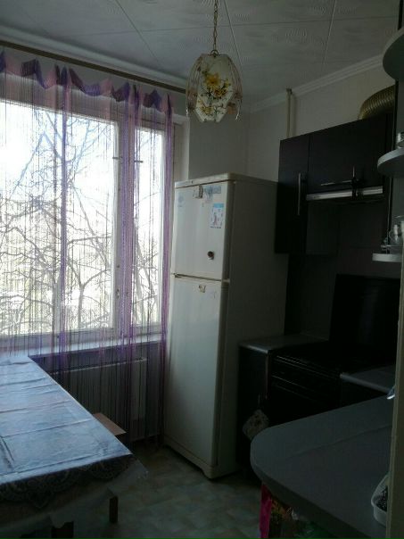 Срочно! Ищу соседку к себе в комнату на длительный срок в двухкомнатную квартиру по адресу ул.Профсоюзная 156 к1 Пешая доступность метро от «Теплый стан». Стоимость 12000руб/мес с чел.+коммунальные, интернет +депозит 12000 (возвращается при сьезде) <br>Комната большая, два отдельных спальных места, балкон; с/у раздельный; в соседней комнате проживает одна девушка; <br>Хотим найти соседку без в/п, спокойную, аккуратную; гости, друзья не приветствуются.<br>8 929 954 06 17<br> Финько - фото Фото: Срочно! Ищу соседку к себе в комнату на длительный срок в двухкомнатную квартиру по адресу ул.Профсоюзная 156 к1 Пешая доступность метро от «Теплый стан». Стоимость 12000руб/мес с чел.+коммунальные, интернет +депозит 12000 (возвращается при сьезде) <br>Комната большая, два отдельных спальных места, балкон; с/у раздельный; в соседней комнате проживает одна девушка; <br>Хотим найти соседку без в/п, спокойную, аккуратную; гости, друзья не приветствуются.<br>8 929 954 06 17<br> Финько