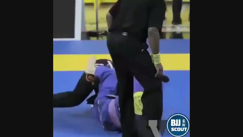 Canto choke by Mackenzie Dern