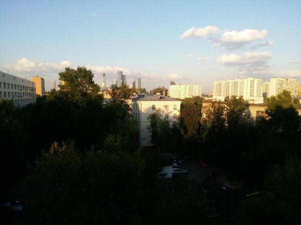 Подселение! Ищем соседа/соседку/пару в изолированную комнату в двухкомнатной квартире. <br>О квартире: Общая площадь примерно 58 кв. м. Квартира оборудована всей необходимой техникой - стиральная машинка, микроволновка, Wi-fi и т.д. В вашей комнате находится угловой диван (в разложенном виде - двухместная кровать), компьютерный столик и большая стенка-шкаф, где вы можете разместить телевизор. В комнате есть выход на балкон. Не бабушкин вариант. Расположена в 1 минуте ходьбы от м. Филевский парк, рядом есть продуктовые магазины, Ашан, в 3-х минутах ходьбы Филевский парк. Квартира будет удобна студентам из МГУ - 15 мин. на транспорте. Во дворе всегда есть парковочные места. Адекватный хозяин. <br>О нас: молодая пара, студенты, без в/п, чистоплотные, платежеспособные, вписки и тусовки не устраиваем. <br>Готовы разделить квартиру с такими же молодыми людьми (не старше 26). Надеемся встретить порядочных и платежеспособных соседей. <br>Оплата: аренда комнаты 22500 + счетчики (приблизительно выходит 2500-3000 на квартиру, делится пополам).Необходимо внести залог хозяину.<br> Калистратова - фото Фото: Подселение! Ищем соседа/соседку/пару в изолированную комнату в двухкомнатной квартире. <br>О квартире: Общая площадь примерно 58 кв. м. Квартира оборудована всей необходимой техникой - стиральная машинка, микроволновка, Wi-fi и т.д. В вашей комнате находится угловой диван (в разложенном виде - двухместная кровать), компьютерный столик и большая стенка-шкаф, где вы можете разместить телевизор. В комнате есть выход на балкон. Не бабушкин вариант. Расположена в 1 минуте ходьбы от м. Филевский парк, рядом есть продуктовые магазины, Ашан, в 3-х минутах ходьбы Филевский парк. Квартира будет удобна студентам из МГУ - 15 мин. на транспорте. Во дворе всегда есть парковочные места. Адекватный хозяин. <br>О нас: молодая пара, студенты, без в/п, чистоплотные, платежеспособные, вписки и тусовки не устраиваем. <br>Готовы разделить квартиру с такими же молодыми людьми (не старше 26). Надеемся встретить порядочных и платежеспособных соседей. <br>Оплата: аренда комнаты 22500 + счетчики (приблизительно выходит 2500-3000 на квартиру, делится пополам).Необходимо внести залог хозяину.<br> Калистратова