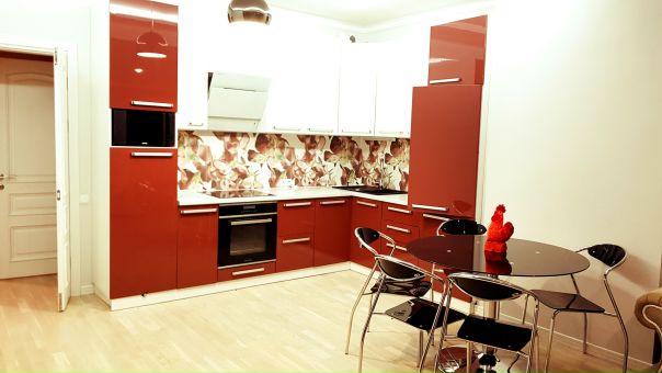 Агентство недвижимости FAVORIT-ESTATE в Ялте! <br>ПРОДАМ КВАРТИРУ В ЯЛТЕ В 5 МИНУТАХ ОТ НАБЕРЕЖНОЙ! <br>ОБЪЕКТ №14053 <br>Продается шикарная 3-х комнатная квартира с дизайнерским ремонтом, площадью 84 кв. метра в ЖСК Южный берег. <br>Планировка: <br>- Прихожая <br>- Сан узел с ванной и биде <br>- Большая кухня столовая с зоной отдыха <br>- Детская комната <br>- Спальня <br>Удобства: <br>- Дизайнерский ремонт выполнен из дорогостоящих материалов <br>- Дорогостоящая и комфортная мебель <br>- Бытовая техника от ведущих производителей <br>Плюсы приобретения: <br>- Элитный комплекс в центральной части Ялты <br>- До центральной набережной Ялты 10 минут пешком <br>- Вид из окна на горы <br>- Соотношение цены, качества и полезной площади <br>- Развитая инфраструктура <br>- Документы РФ, полностью готовы к сделке <br>О Комплексе: <br>ЖСК Южный берег - это комфортабельный жилой комплекс, состоящий из элитных домов на большой закрытой территории. <br>У кооператива есть своя инфраструктура, в которую входит: детская площадка, бассейн, коммунальная служба, магазин, аптека, различные офисные помещения, <br>фитнесс-центр премиум класса и ресторан авторской кухни. В шаговой доступности рестораны, канатная дорога, набережная Ялты, лучшие школы города и детский сад. <br>Супермаркеты различной направленности и рынок в 5 минутах езды от комплекса. <br>Стоимость 180 000$ Торг уместен! <br>КОНТАКТЫ : 8 (978) 206-27-53 <br>ПОКУПАТЕЛЬ КОМИССИЮ НЕ ПЛАТИТ! <br>С Уважением Агентство недвижимости FAVORIT-ESTATE! - фото Фото: Агентство недвижимости FAVORIT-ESTATE в Ялте! <br>ПРОДАМ КВАРТИРУ В ЯЛТЕ В 5 МИНУТАХ ОТ НАБЕРЕЖНОЙ! <br>ОБЪЕКТ №14053 <br>Продается шикарная 3-х комнатная квартира с дизайнерским ремонтом, площадью 84 кв. метра в ЖСК Южный берег. <br>Планировка: <br>- Прихожая <br>- Сан узел с ванной и биде <br>- Большая кухня столовая с зоной отдыха <br>- Детская комната <br>- Спальня <br>Удобства: <br>- Дизайнерский ремонт выполнен из дорогостоящих материалов <br>- Дорогостоящая и комфортная мебель <br>- Бытовая техника от ведущих производителей <br>Плюсы приобретения: <br>- Элитный комплекс в центральной части Ялты <br>- До центральной набережной Ялты 10 минут пешком <br>- Вид из окна на горы <br>- Соотношение цены, качества и полезной площади <br>- Развитая инфраструктура <br>- Документы РФ, полностью готовы к сделке <br>О Комплексе: <br>ЖСК Южный берег - это комфортабельный жилой комплекс, состоящий из элитных домов на большой закрытой территории. <br>У кооператива есть своя инфраструктура, в которую входит: детская площадка, бассейн, коммунальная служба, магазин, аптека, различные офисные помещения, <br>фитнесс-центр премиум класса и ресторан авторской кухни. В шаговой доступности рестораны, канатная дорога, набережная Ялты, лучшие школы города и детский сад. <br>Супермаркеты различной направленности и рынок в 5 минутах езды от комплекса. <br>Стоимость 180 000$ Торг уместен! <br>КОНТАКТЫ : 8 (978) 206-27-53 <br>ПОКУПАТЕЛЬ КОМИССИЮ НЕ ПЛАТИТ! <br>С Уважением Агентство недвижимости FAVORIT-ESTATE!