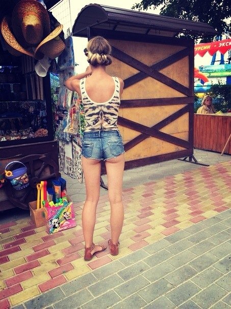 Amateur babe doggystyled by tow truck driver
