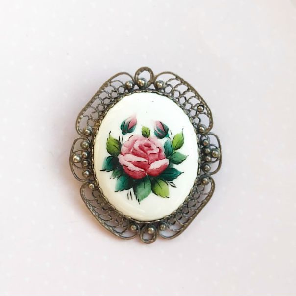  Брошь в наличии. Оправа - серебро в чернении. Ручная работа. #handmade #enamel #розы #цветы #украшенияручнойработы  