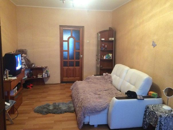 Сдаётся комната в трехкомнатной квартире в западном округе, от м славянский бульвар 20 мин на автобусе. Ул. барвихинская д 4.<br>Большая комната 18,5 м., с балконом.<br>В квартире есть все необходимое для проживания.<br>Желательно девчонке, можно двоим.<br>Цена 19000 рублей. Не агент) - фото Фото: Сдаётся комната в трехкомнатной квартире в западном округе, от м славянский бульвар 20 мин на автобусе. Ул. барвихинская д 4.<br>Большая комната 18,5 м., с балконом.<br>В квартире есть все необходимое для проживания.<br>Желательно девчонке, можно двоим.<br>Цена 19000 рублей. Не агент)