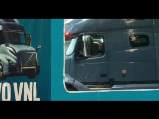 Малыш распаковал новый капотный тягач Volvo VNL.
