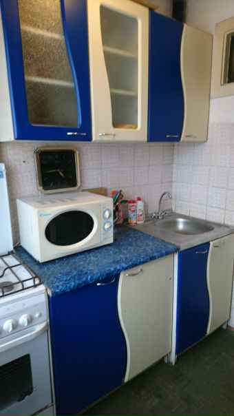 #Кириши_сдам_квартиру #Кириши_аренда<br>г. Кириши. Сдается бюджетная квартира в центре города пр. Героев д.8, на длительный срок (желательно без животных). Наличие необходимой мебели и техники для проживания: 2-х спальная кровать, холодильник, микроволновая печь, посуда. <br>Аренда 9000 руб. (в стоимость аренды входят к/у). <br>По всем вопросам обращаться по тел. 8 900 642 42 97 Наталия - фото Фото: #Кириши_сдам_квартиру #Кириши_аренда<br>г. Кириши. Сдается бюджетная квартира в центре города пр. Героев д.8, на длительный срок (желательно без животных). Наличие необходимой мебели и техники для проживания: 2-х спальная кровать, холодильник, микроволновая печь, посуда. <br>Аренда 9000 руб. (в стоимость аренды входят к/у). <br>По всем вопросам обращаться по тел. 8 900 642 42 97 Наталия