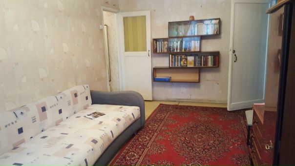 Ищу соседку <br>Двухкомнатная квартира. В одной комнате (проходной) живем мы с сестрой (не собственники), во вторую комнату (изолированную) ищем девочку. Особых требований нет. Можно с животными. <br>В квартире есть все необходимое. Стиралка, печка,мебель. Квартира находится по адресу: 15-я Парковая 18к1 - 15 мин пешком до метро Первомайская (синяя ветка по метро до Пл.Революции 20 мин). Ремонт старенький, но чисто и уютно. Рядом магазины, красивый бульвар и Измайловский парк. <br><br>15тр в месяц (коммуналка и интернет уже включены, отдельно платить не нужно). Без залогов, заезжать можно уже сегодня.<br> Богут - фото Фото: Ищу соседку <br>Двухкомнатная квартира. В одной комнате (проходной) живем мы с сестрой (не собственники), во вторую комнату (изолированную) ищем девочку. Особых требований нет. Можно с животными. <br>В квартире есть все необходимое. Стиралка, печка,мебель. Квартира находится по адресу: 15-я Парковая 18к1 - 15 мин пешком до метро Первомайская (синяя ветка по метро до Пл.Революции 20 мин). Ремонт старенький, но чисто и уютно. Рядом магазины, красивый бульвар и Измайловский парк. <br><br>15тр в месяц (коммуналка и интернет уже включены, отдельно платить не нужно). Без залогов, заезжать можно уже сегодня.<br> Богут