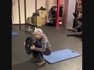 Удивительная, сильная Женщина в свои 72 года!