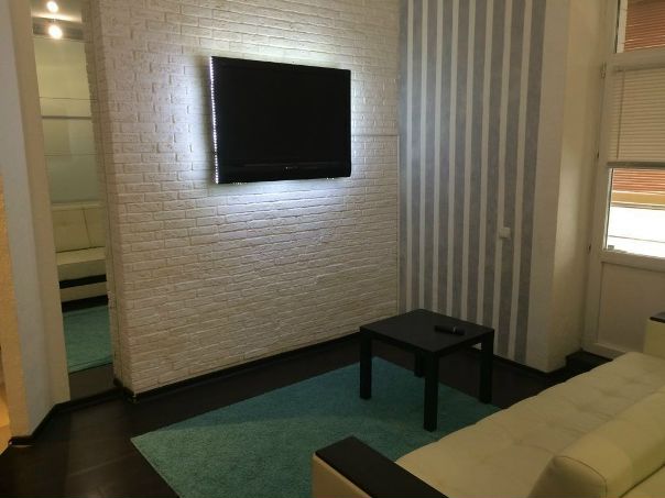 Фото: Варшавское шоссе, 49 к1 <br>Нагатинская — 750 м <br>Сдам уютную однокомнатную квартиру,квартира с хорошим ремонтом,не большая,но очень хорошая. <br>Имеется раскладной диван,и просторная двухспальная кровать,с новым матрасом. Большой шкаф,посудомойка,кондиционер,чистая ванная комната,квартира ухоженная и очень теплая. <br>Стоимость ежемесячной оплаты 28000р+счетчики <br> Звонить по номеру 89096841682