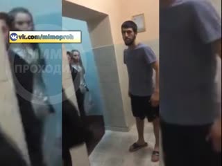 Буйные соседи избили жителя дома за замечание не тусоваться в ночное время в подъезде Москва