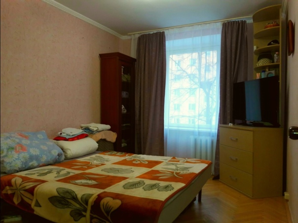 Сдам комнату в центре Москвы за 23800 руб для одного человека <br>Метро Павелецкая 6 мин пешком, район Замоскворечье, одна станция до Красной Площади <br><br>Это 2х комнатная квартира <br>Во второй комнате проживают девушки. Чем занимаются другие соседки – студентка медицинского вуза, менеджер кулинарного проекта, провизор <br><br>Дом построен для профессоров Академии Плеханова, раздельный туалет и ванная, кухня с большим холодильником и всей необходимой посудой, свч, чайник и широкие подоконники во всей квартире, большое количество полок и шкафов для одежды - в комнате и в коридоре <br>Вся необходимая техника и посуда, вай фай с большой скоростью <br><br>Цена комнаты 23800р за первый месяц (первый месяц скидка 1000р) со второго и последующие месяцы 24800р <br>без комиссии <br>Максим 8 916 7875183<br> Александровна - фото Фото: Сдам комнату в центре Москвы за 23800 руб для одного человека <br>Метро Павелецкая 6 мин пешком, район Замоскворечье, одна станция до Красной Площади <br><br>Это 2х комнатная квартира <br>Во второй комнате проживают девушки. Чем занимаются другие соседки – студентка медицинского вуза, менеджер кулинарного проекта, провизор <br><br>Дом построен для профессоров Академии Плеханова, раздельный туалет и ванная, кухня с большим холодильником и всей необходимой посудой, свч, чайник и широкие подоконники во всей квартире, большое количество полок и шкафов для одежды - в комнате и в коридоре <br>Вся необходимая техника и посуда, вай фай с большой скоростью <br><br>Цена комнаты 23800р за первый месяц (первый месяц скидка 1000р) со второго и последующие месяцы 24800р <br>без комиссии <br>Максим 8 916 7875183<br> Александровна