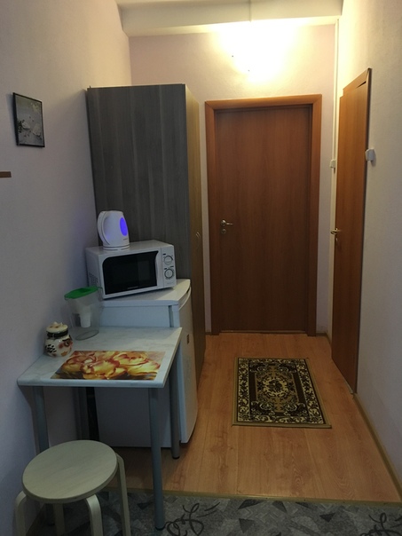 Фото: Собственница! сдам отдельную квартиру-студию. <br>В студии:<br>- Кухонная зона- эл. плита, эл. чайник, фильтр для воды, посуда, холодильник и микроволновка<br>- Шкаф, тумбочка, вешалка, сушилка для белья.<br>- двухспальный диван<br>- Санузел - душ, туалет, раковина. Стиральная машина, утюг, гладильная доска, пылесос. Интернет- wi-fi<br>8-916-971-28-34 Алена <br><br>добраться от м. Домодедовская, от МКАД пять км, до метро 15 минут автобусом или маршруткой или 10 мин. на машине. Транспорт ходит часто, остановка у дома.<br>Стоимость на летние месяцы- 15 тр., с августа -16 тр. <br>Депозит- 10 тысяч(разбивается) , возвращаю при выезде. договор подписываю