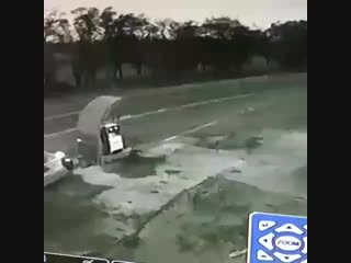 Видео момента аварии возле Кизляра приора и автобус неоплан. Погибли трое в приоре. Да простит Аллах их грехи