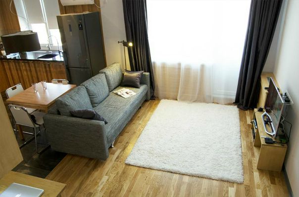 Варшавская, Болотниковская, 5 к2<br> Аренда 28.000 рублей<br>8-929-112-72-94<br>Студия 32 М2. Сдержанный дизайн, преобладают естественные цвета в интерьере. Встроенная кухня, задействован подоконник под столешницу. Весь набор бытовой техники: плита, вытяжка, кондиционер, СВЧ, сушильная и стиральная машины.<br>Спальное место спрятано в нише. Удобный и мягкий матрас.<br>Подключен интернет и кабельное ТВ. - фото Фото: Варшавская, Болотниковская, 5 к2<br> Аренда 28.000 рублей<br>8-929-112-72-94<br>Студия 32 М2. Сдержанный дизайн, преобладают естественные цвета в интерьере. Встроенная кухня, задействован подоконник под столешницу. Весь набор бытовой техники: плита, вытяжка, кондиционер, СВЧ, сушильная и стиральная машины.<br>Спальное место спрятано в нише. Удобный и мягкий матрас.<br>Подключен интернет и кабельное ТВ.