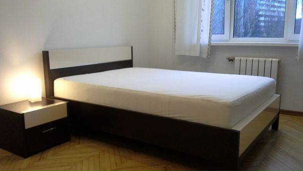 Сдаю комнату 15 кв. м. в 3-х комнатной квартире общей площадью 75 кв. м. - без комиссии/риэлторов. Рассматриваю одну девушку/женщину. В комнате сделан косметический ремонт, чистая, светлая, на окнах пластиковые стеклопакеты, есть вся необходимая для проживания мебель,а также стиральная машина, холодильник и кондиционер, в стоимость входят коммунальные платежи и wifi, оплачивать проживание можно 1 или два раза в месяц частями, залог 5.000, 3 этаж 16-го дома. Комната сдается только на длительный срок. Светлана, 8 903-514-49-32; 8 985-957-02-34<br> Топилина - фото Фото: Сдаю комнату 15 кв. м. в 3-х комнатной квартире общей площадью 75 кв. м. - без комиссии/риэлторов. Рассматриваю одну девушку/женщину. В комнате сделан косметический ремонт, чистая, светлая, на окнах пластиковые стеклопакеты, есть вся необходимая для проживания мебель,а также стиральная машина, холодильник и кондиционер, в стоимость входят коммунальные платежи и wifi, оплачивать проживание можно 1 или два раза в месяц частями, залог 5.000, 3 этаж 16-го дома. Комната сдается только на длительный срок. Светлана, 8 903-514-49-32; 8 985-957-02-34<br> Топилина
