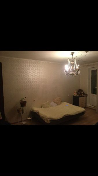 Всем привет, ищу девушку ( 21-28 лет) на подселение в большую комнату с балконом, есть все для комфортного проживания. Квартира двушка с косметическим ремонтом , не бабушкин вариант )) в соседях два брата, очень классные ребята )) работают очень много, почти не бывают дома. <br>Мне 22 года (жить будете со мной), работаю 5/2 или 6/1 , прихожу домой поздно , не конфликтная , но за чистоту и порядок ) в нашей квартире уютно , всегда хорошее настроение и здоровый юмор )) разыскиваем такую же хорошую и приятную в общении девушку , чистоплотную , не конфликтную ) не против гостей ) <br>По оплате - заезд с 26 ого числа 10 000+коммуналка около 1000 с человека (5000 залог , возвращаемый). <br>м. Алтуфьево 5 - 7 минут пешком , соотвественно вся инфраструктура рядом ) есть вариант заселиться в ближайшие дни, пишите в л/с, расскажу подробнее , пришлю больше фото)<br> Алексеева - фото Фото: Всем привет, ищу девушку ( 21-28 лет) на подселение в большую комнату с балконом, есть все для комфортного проживания. Квартира двушка с косметическим ремонтом , не бабушкин вариант )) в соседях два брата, очень классные ребята )) работают очень много, почти не бывают дома. <br>Мне 22 года (жить будете со мной), работаю 5/2 или 6/1 , прихожу домой поздно , не конфликтная , но за чистоту и порядок ) в нашей квартире уютно , всегда хорошее настроение и здоровый юмор )) разыскиваем такую же хорошую и приятную в общении девушку , чистоплотную , не конфликтную ) не против гостей ) <br>По оплате - заезд с 26 ого числа 10 000+коммуналка около 1000 с человека (5000 залог , возвращаемый). <br>м. Алтуфьево 5 - 7 минут пешком , соотвественно вся инфраструктура рядом ) есть вариант заселиться в ближайшие дни, пишите в л/с, расскажу подробнее , пришлю больше фото)<br> Алексеева