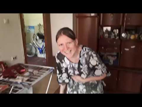Анюта пошла к бабушке