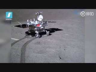 Первая поездка по лунной поверхности ровера