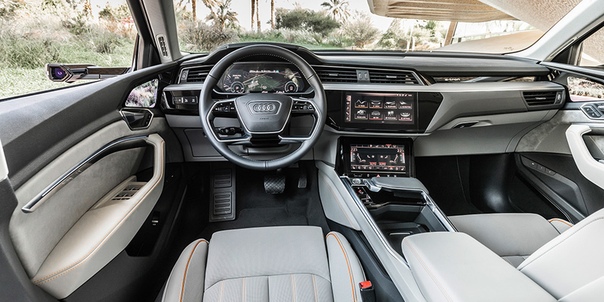 Провод для беспокойства. Тест-драйв Audi E-Tron. Audi сделала то, о чем просил весь мир: электрокар из Ингольштадта, в отличие от конкурентов, не кричит о своем «зеленом» бэкграунде. Это такая