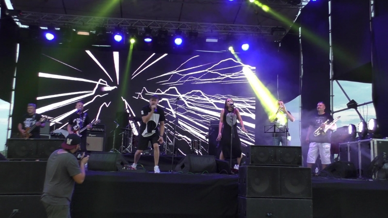 Decorum_band(live)