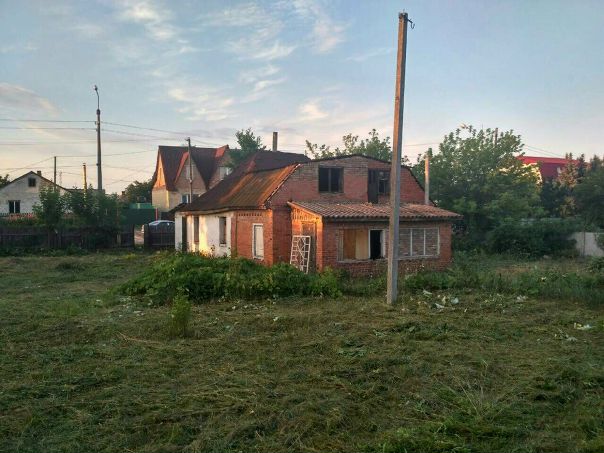 Продаю участок под строительство 13 сот в пгт. Иванков. Киевская обл., Иванковский р-н. <br> <br>Центр Иванковского района в Киевской области Украины., расположенный в 80 км. от столицы. Продаю участок 13 соток под строительство. На участке есть все коммуникации, электричество, газ, вода. Асфальтированный подъезд. На участке находится дом в аварийном состоянии под снос. Участок находится не далеко от центра в удобном месте. Большая территория идеально подойдёт под ваш новый дом и для бизнеса. Пешим ходом до центра 15 мин. к ближайшей остановке 2 мин. на Киев автобусы ходят каждые 30 мин. Торг реальному покупателю! <br>+380733771333 Евгений - фото Фото: Продаю участок под строительство 13 сот в пгт. Иванков. Киевская обл., Иванковский р-н. <br> <br>Центр Иванковского района в Киевской области Украины., расположенный в 80 км. от столицы. Продаю участок 13 соток под строительство. На участке есть все коммуникации, электричество, газ, вода. Асфальтированный подъезд. На участке находится дом в аварийном состоянии под снос. Участок находится не далеко от центра в удобном месте. Большая территория идеально подойдёт под ваш новый дом и для бизнеса. Пешим ходом до центра 15 мин. к ближайшей остановке 2 мин. на Киев автобусы ходят каждые 30 мин. Торг реальному покупателю! <br>+380733771333 Евгений