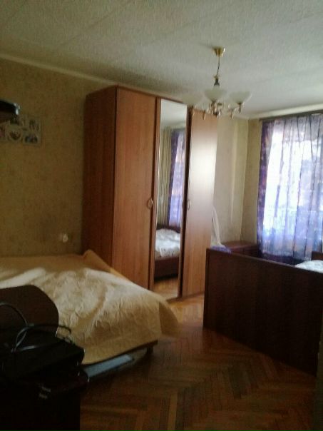 Фото: Срочно ищу соседку к себе в комнату на длительный срок в двухкомнатную квартиру по адресу ул.Профсоюзная 156 к1 Пешая доступность, метро «Теплый стан».Стоимость 12000руб/мес с чел.+коммунальные,интернет (~700-800руб)+депозит <br>Комната большая,два отдельных спальных места,балкон;с/у раздельный; в соседней комнате проживает одна девушка; <br>Хотим найти соседку без в/п,спокойную, аккуратную ; гости,друзья не приветствуются.<br>8 929 954 06 17 Аня<br> Финько