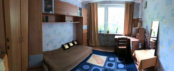 Фото: Сдаётся комната в двухкомнатной квартире, вторая комната остаётся хозяйке под склад, фактически сдаётся квартира, со всеми удобствами.<br>Ближайшее м славянский бульвар (20 мин на автобусе), молодежная(15 мин на авто) ул Говорова д 3, 2 этаж, с окнами на парк.<br>Проживание без животных.<br>Цена 20000+ свет и вода по счётчику.<br>Не агент