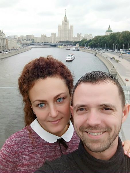 Фото: Пара 30 и 35 лет без детей и животных, без вредных привычек снимет комнату в 2х комнатной квартире площадью от 18м изолированную, с личным ключом, без депозита и комиссии, в 10-15 минутах хотьбы до метро. Бюджет до 20 тысяч с включенной коммуналкой. 