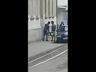 Deutschland 07:39 Uhr morgens. Diese netten Fachkräfte wackeln wohl vom Deutschkurs nach Hause.
