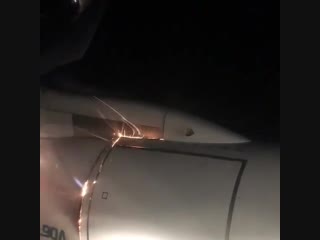 Загорелся двигатель самолёта
