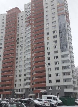 Фото: м. Речной вокзал/Фестивальная улица, 41к2 <br>Стоимость 29.000/ залог 50% <br>Звоните: 8-925-541-35-15 <br> <br>Просторная квартира рядом с метро Речной вокзал(5-7 минут) В квартире находится самое необходимое. Спальные места, шкафы, кухня, холодильнок, стиралка, ванная, все чисто и аккуратно. Если нужны дополнительные вещи то предварительной договоренности можно будет докупить. Квартира свободна и готова к заселению