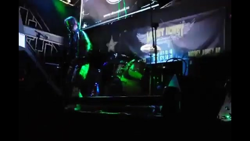 Упячка-дэнс с близкого ракурса